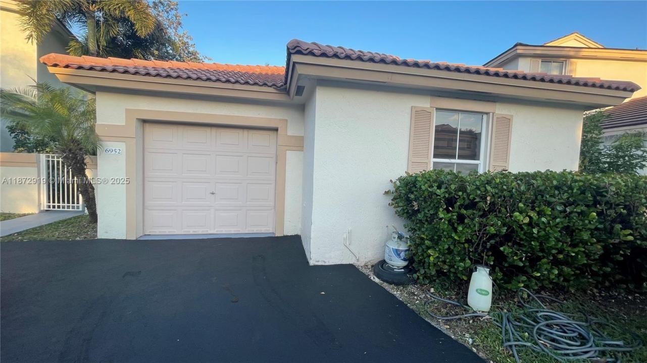 6952 SW 148th Ln, Davie, Florida 33331