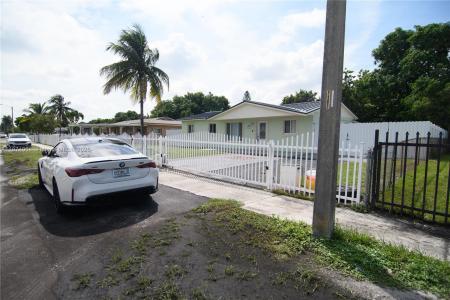 4526 NW 200th St, Miami Gardens, Florida 33055, USA