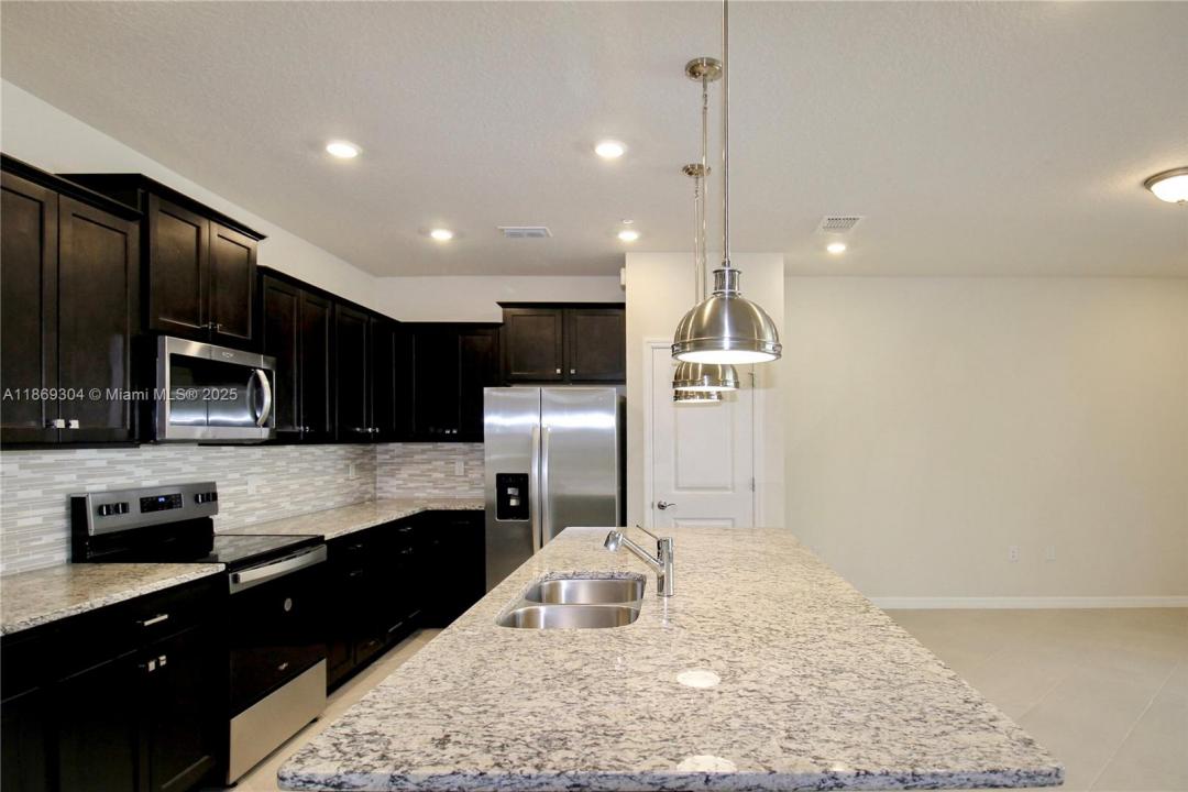 1258 Shoreside St, Clermont, Floryda 34714, USA