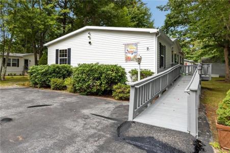 9 Giovanni-Rose Court, Coventry, Rhode Island 02816