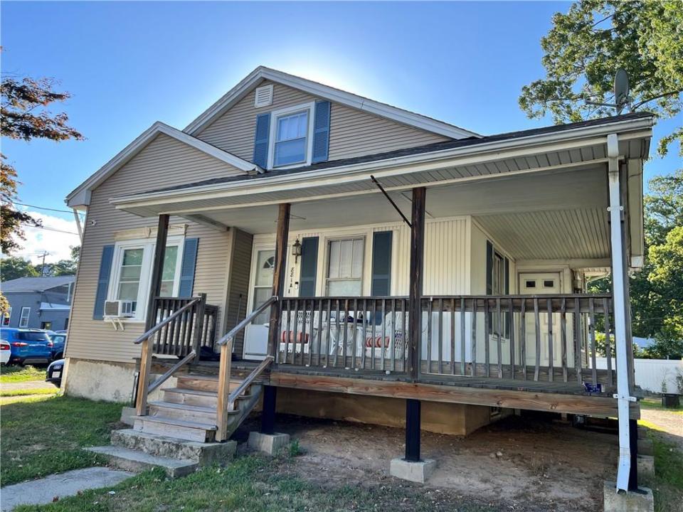 881 Washington Street B, Attleboro, Massachusetts 02703, Estados Unidos