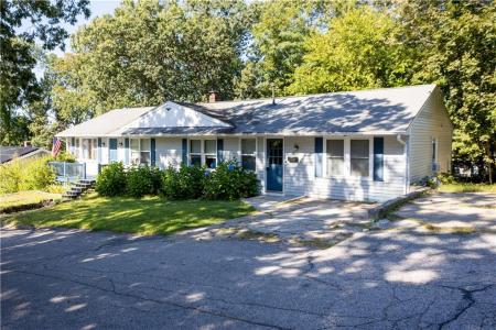 11 Golden Boulevard, North Smithfield, Rhode Island 02896, USA
