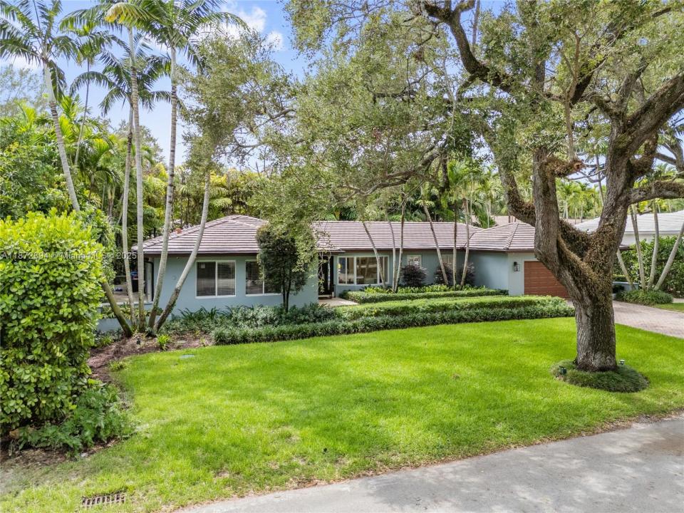 1360 Mendavia Ave, Coral Gables, Флорида 33146, Соединенные Штаты