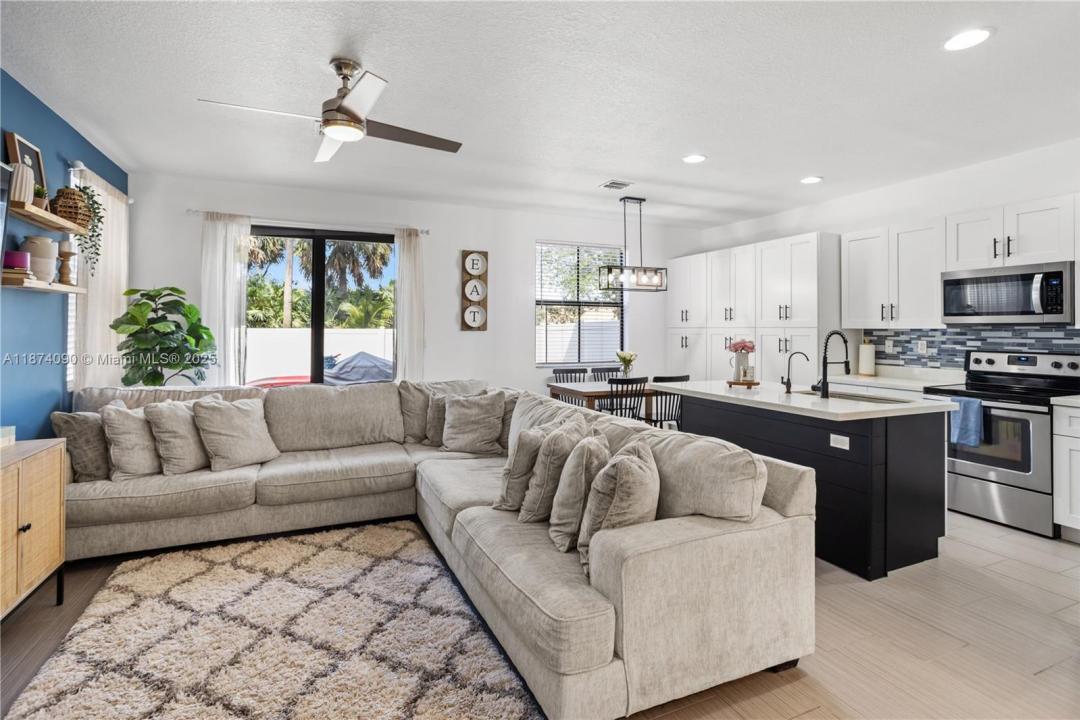 4859 NW 55th Pl, Tamarac, Florida 33319