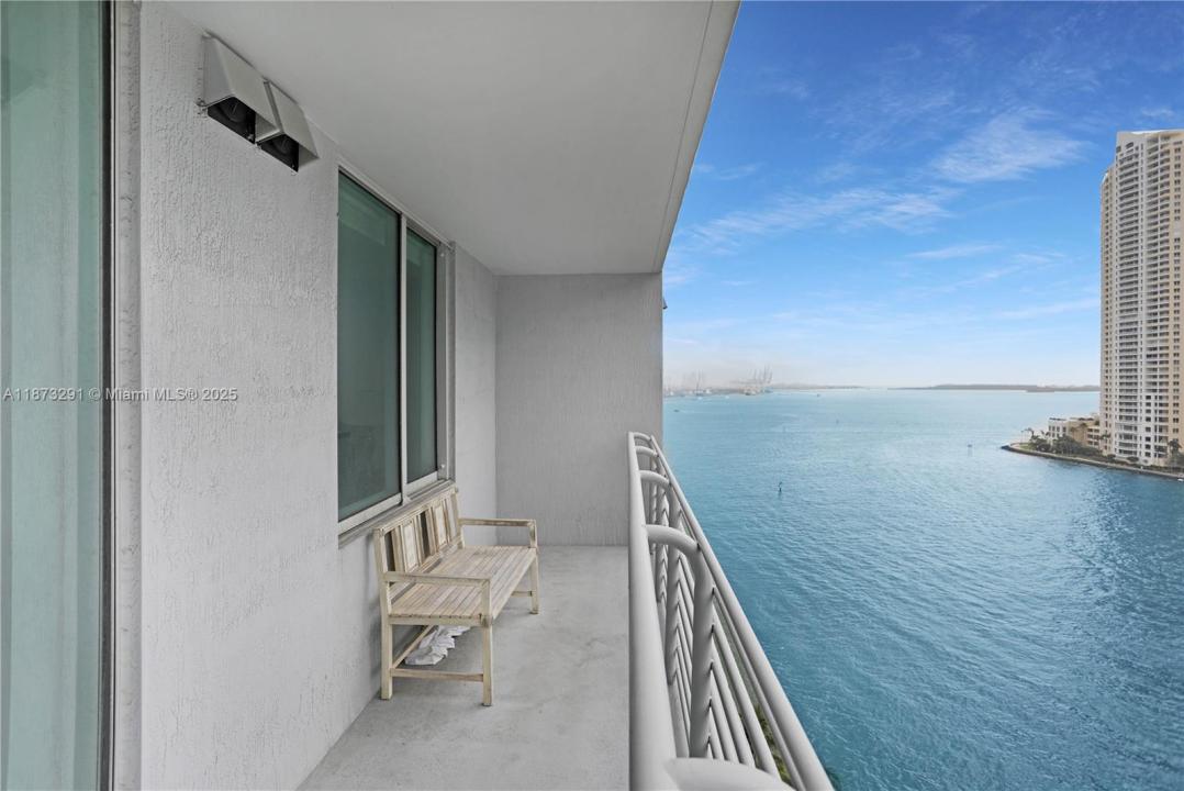 325 S Biscayne Blvd 1217, Miami, フロリダ 33131, アメリカ合衆国