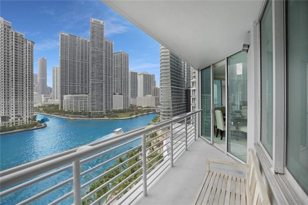 325 S Biscayne Blvd 1217, Miami, フロリダ 33131, アメリカ合衆国
