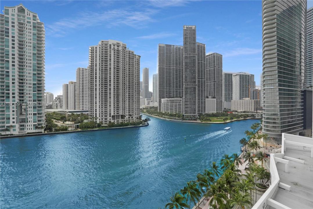 325 S Biscayne Blvd 1217, Miami, フロリダ 33131, アメリカ合衆国