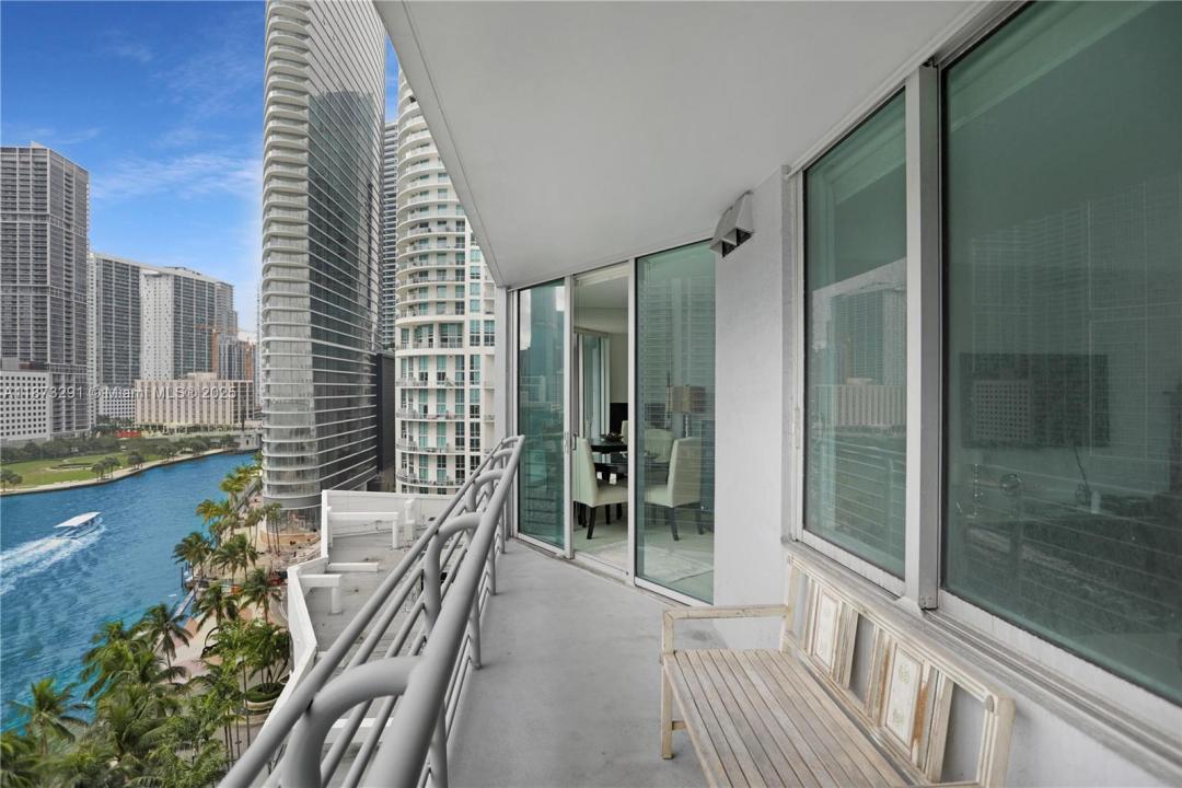 325 S Biscayne Blvd 1217, Miami, フロリダ 33131, アメリカ合衆国
