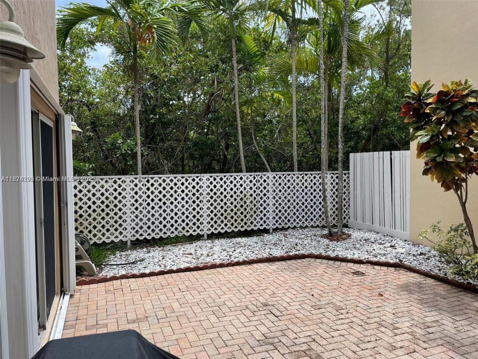 1095 Weeping Willow Way, Hollywood, Flórida 33019, Estados Unidos