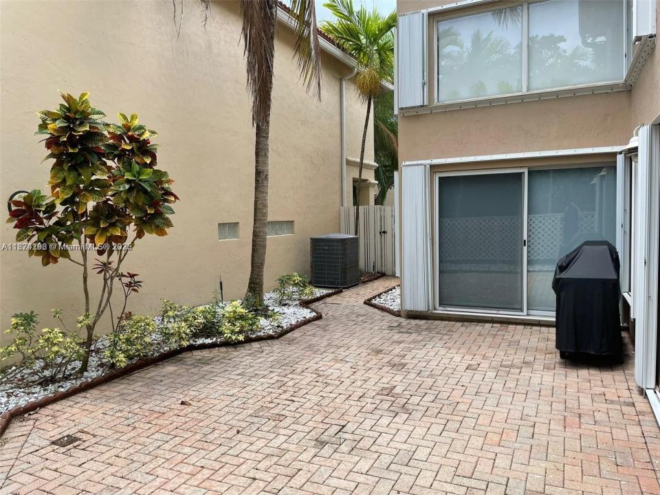 1095 Weeping Willow Way, Hollywood, Flórida 33019, Estados Unidos