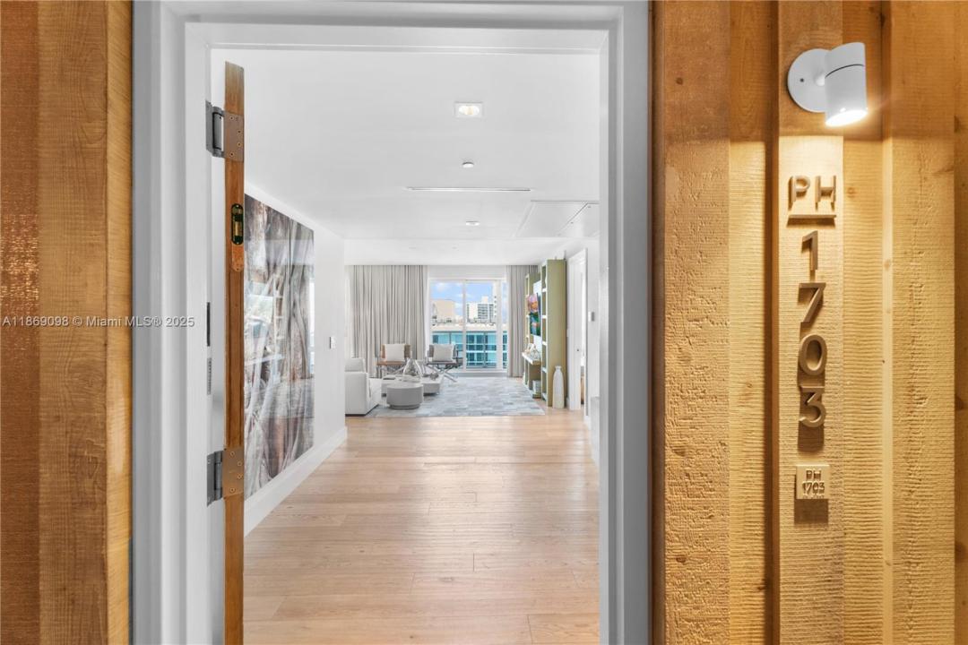 102 24th St PH-1703, Miami Beach, Florida 33139