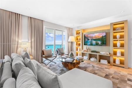 102 24th St PH-1705, Miami Beach, Florida 33139, USA