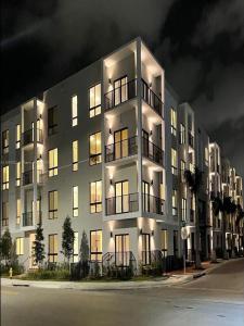 8167 NW 41st St E-406, Doral, Florida 33166, USA