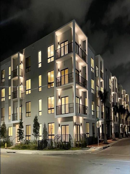 8167 NW 41st St E-406, Doral, Floride 33166, États-Unis