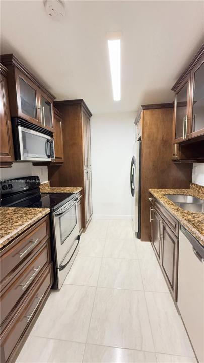 7121 Miami Lakes Dr Q8, Miami Lakes, Florida 33014