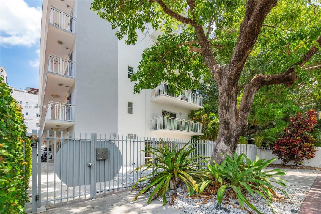 1519 Drexel Ave 402, Miami Beach, Florida 33139