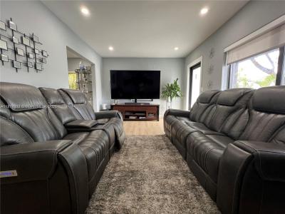 860 NW 18th Pl, Miami, Florida 33125, USA