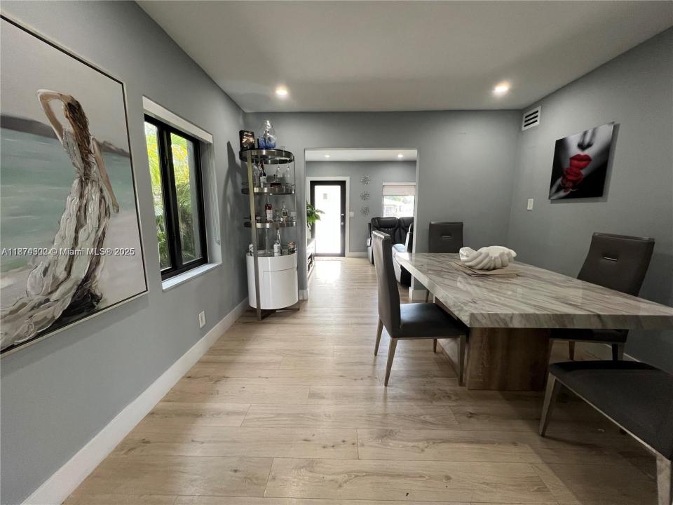 860 NW 18th Pl, Miami, Florida 33125