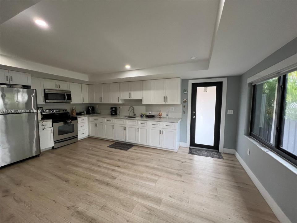 860 NW 18th Pl, Miami, Florida 33125