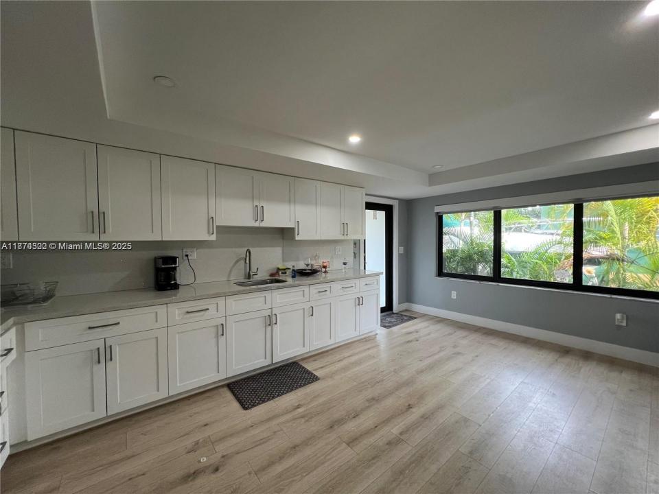 860 NW 18th Pl, Miami, Florida 33125