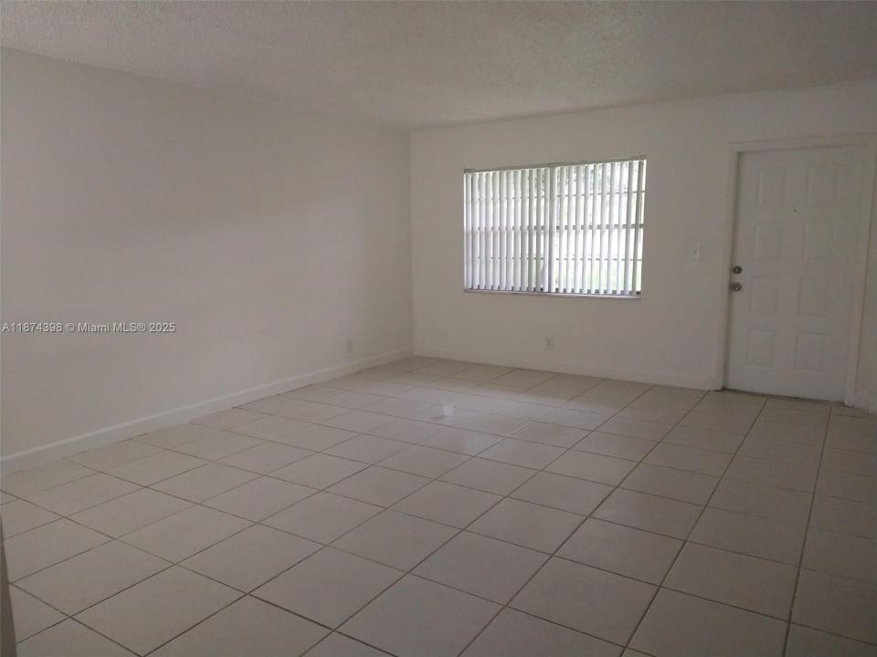 4160 NW 21st St 104-G, Lauderhill, Florida 33313, Stati Uniti