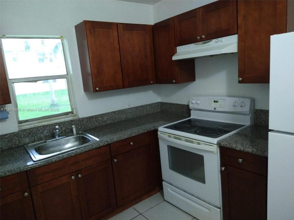 4160 NW 21st St 104-G, Lauderhill, Florida 33313, Stati Uniti