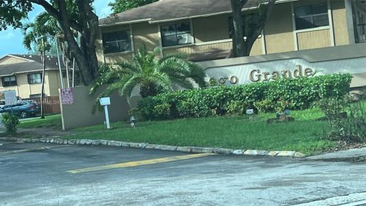 6705 W 26th Dr 13-7, Hialeah, Florida 33016, USA