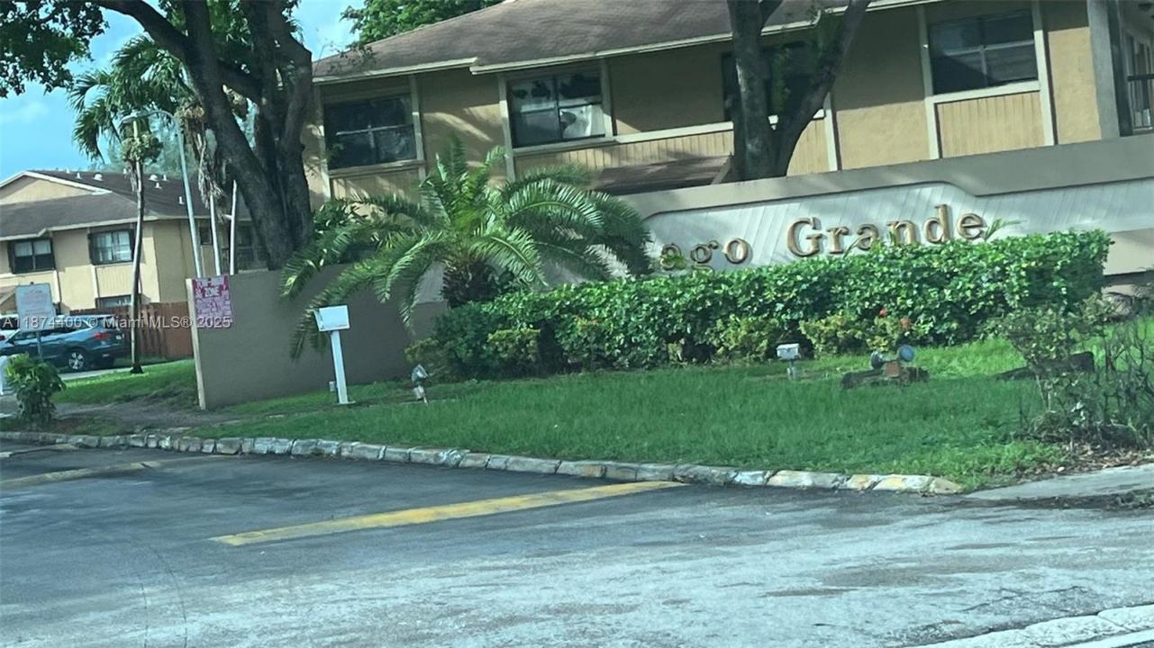 6705 W 26th Dr 13-7, Hialeah, Florida 33016, USA
