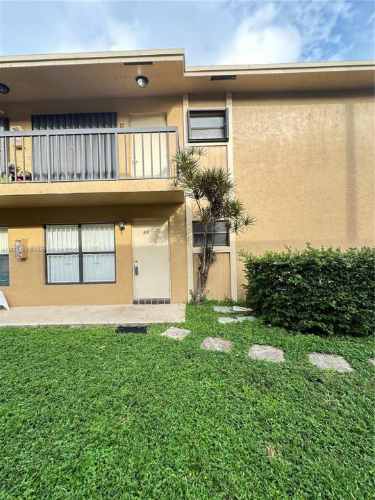 6705 W 26th Dr 13-7, Hialeah, Florida 33016, USA