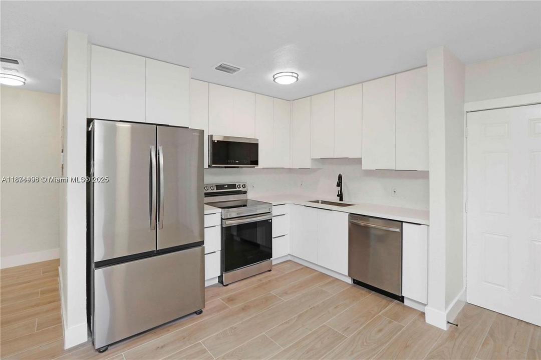 990 NE 159th St, North Miami Beach, 佛罗里达州 33162, 美国