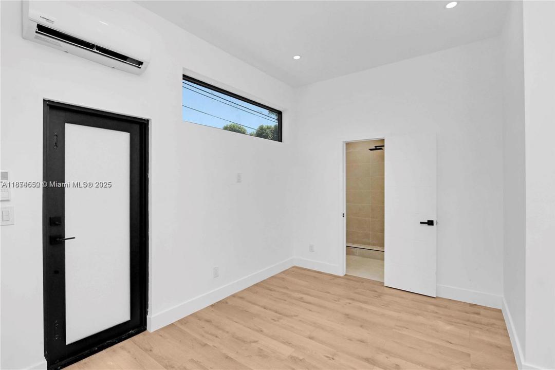 7801 Byron Ave B, Miami Beach, 佛罗里达州 33141, 美国
