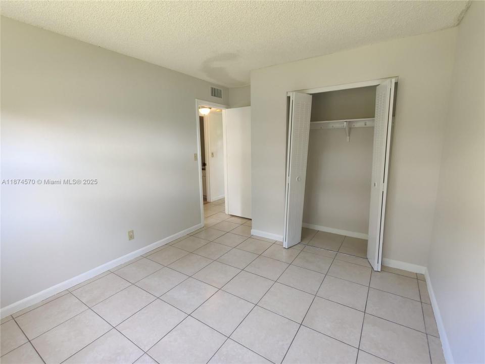 5156 NE 6th Ave 213, Oakland Park, Florida 33334, Stati Uniti