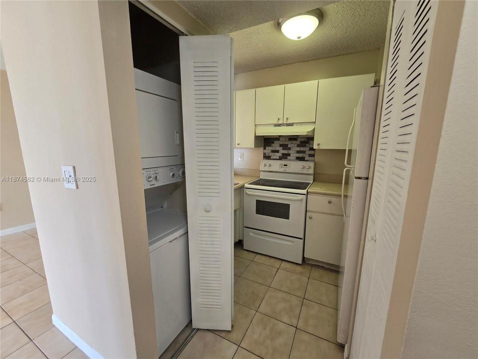 8185 NW 7th St 506, Miami, Florida 33126, Stati Uniti