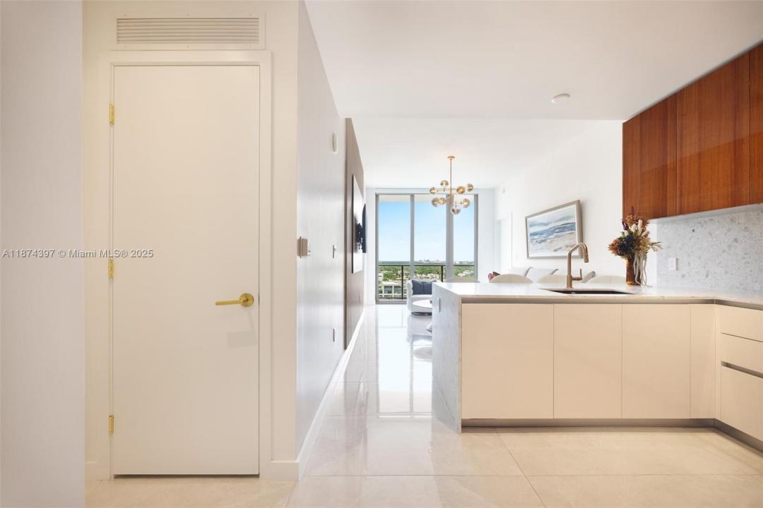 2678 Tigertail Ave 1805, Coconut Grove, Florida 33133, USA