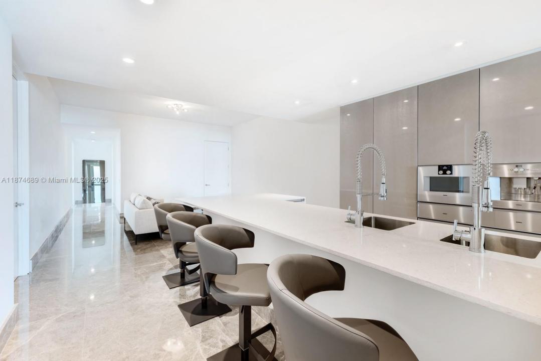 9349 Collins Ave 403, Surfside, פלורידה 33154, ארצות הברית של אמריקה 
