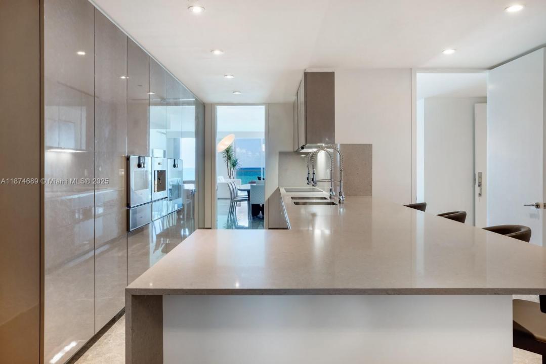 9349 Collins Ave 403, Surfside, פלורידה 33154, ארצות הברית של אמריקה 