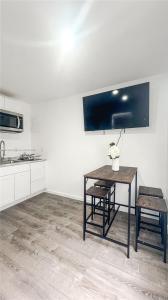 4141 NW 23rd Ave 2, Miami, Florida 33142, USA