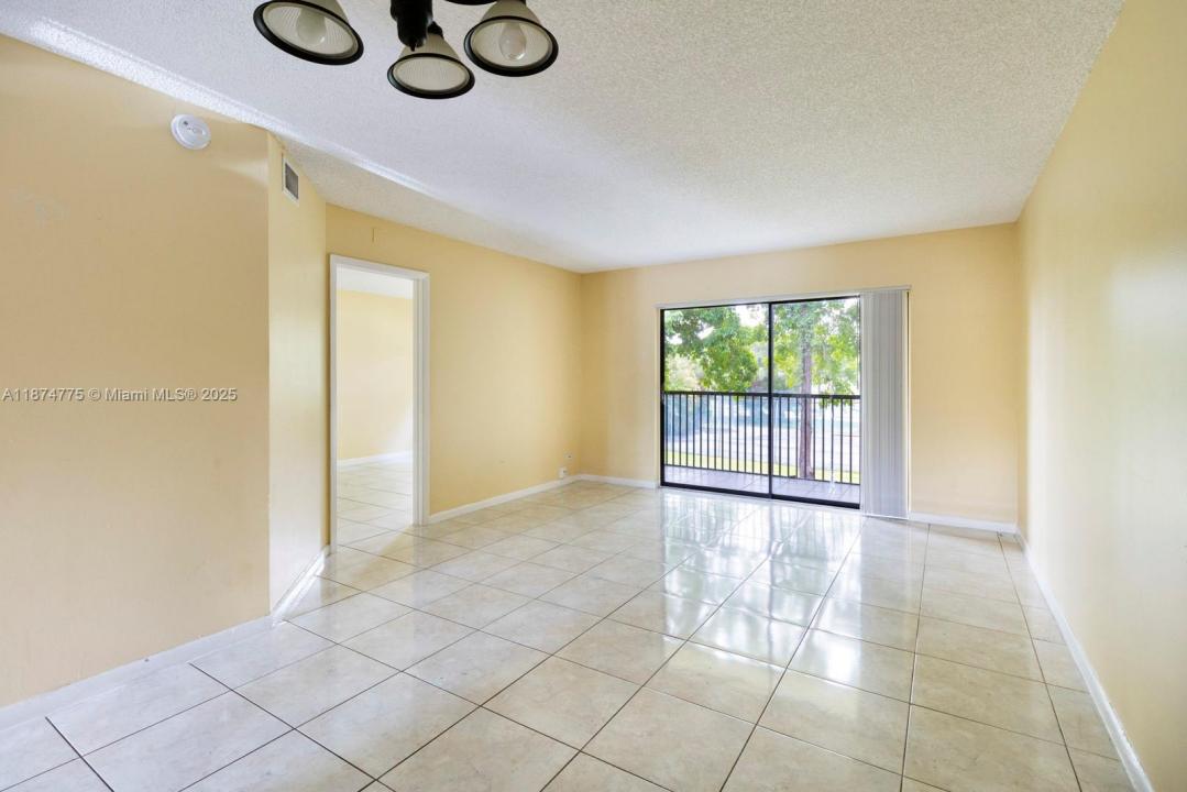 9000 NW 28th Dr 1-107, Coral Springs, Floryda 33065, USA