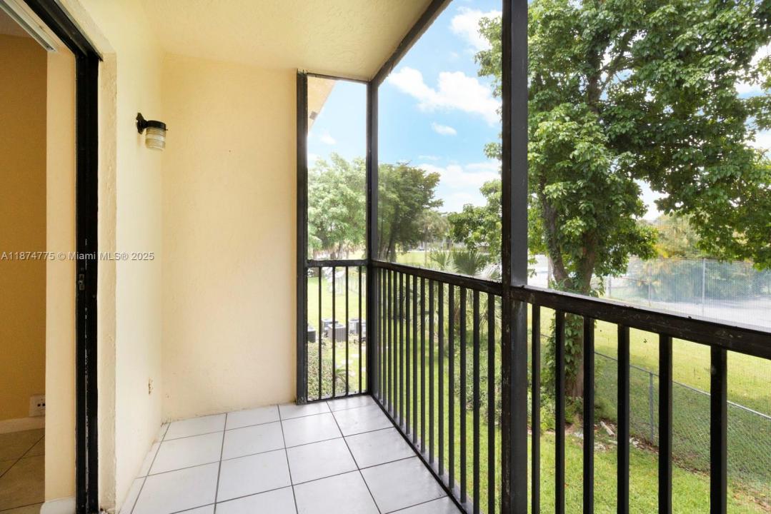 9000 NW 28th Dr 1-107, Coral Springs, Floryda 33065, USA