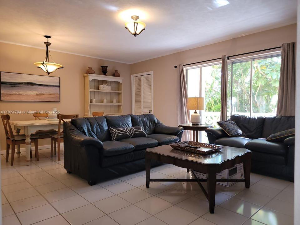 815 Middle River Dr 203, Fort Lauderdale, フロリダ 33304, アメリカ合衆国