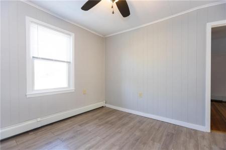 13 Redland Avenue 2, East Providence, Rhode Island 02916, USA