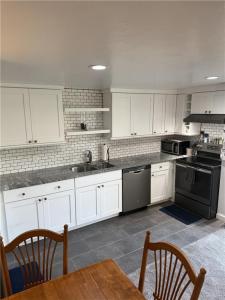 16 Dudley Avenue 7, Newport, Rhode Island 02840, USA