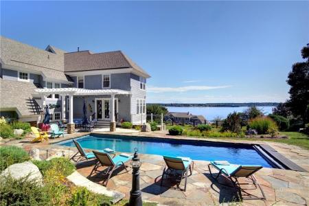 225 Fischer Circle, Portsmouth, Rhode Island 02871