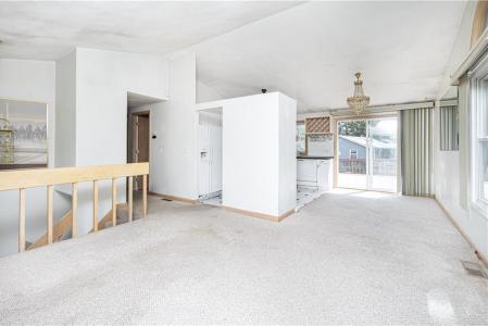 27 Saddlebrook Drive, West Warwick, Rhode Island 02893, USA