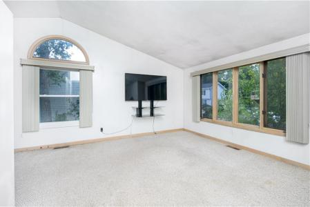 27 Saddlebrook Drive, West Warwick, Rhode Island 02893, USA
