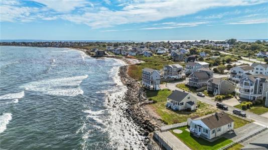 28 Glenwood Avenue, Narragansett, Rhode Island 02882