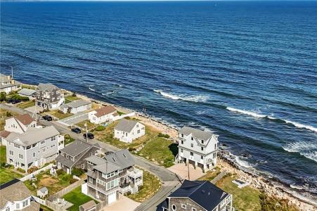 28 Glenwood Avenue, Narragansett, Rhode Island 02882