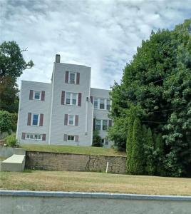 32 Summit Avenue, West Warwick, RI 02893, USA