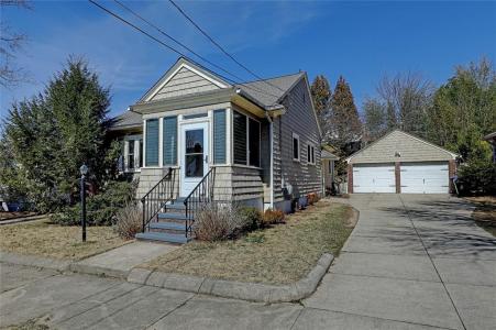 157 Sandringham Avenue, Providence, RI 02908, USA