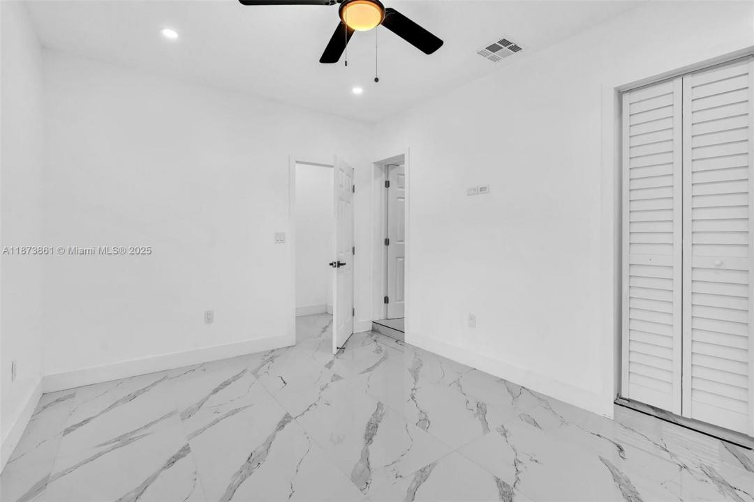 5850 NE 3rd Ave, Miami, Florida 33137, USA
